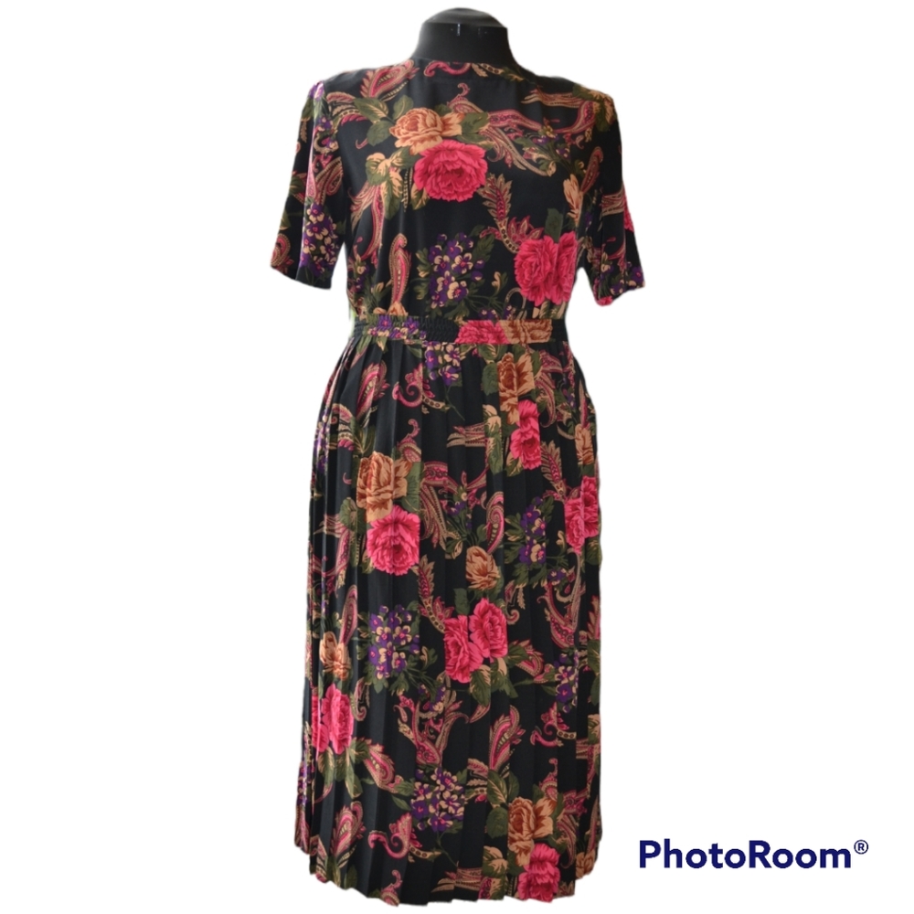 Beautiful Floral and Paisley Alfred Dunner Matching Skirt and Blouse Set